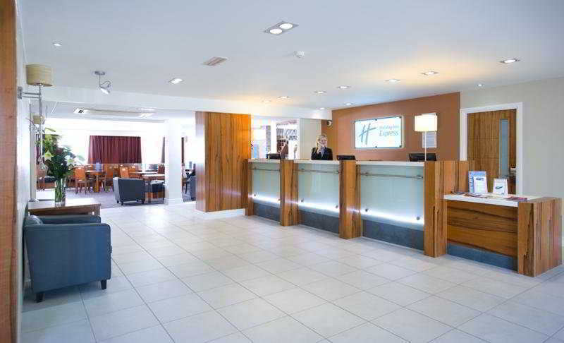 Holiday Inn Express London Gatwick Crawley, An Ihg Hotel Exterior photo